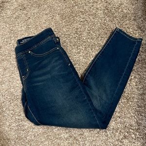 Levi's Signature Totally Shaping Pull-on Skinny Jeans